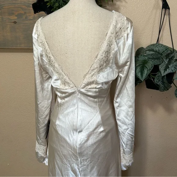 Illustrious Elegance Champagne Satin Long Sleeve Midi Dress - Picture 5 of 8